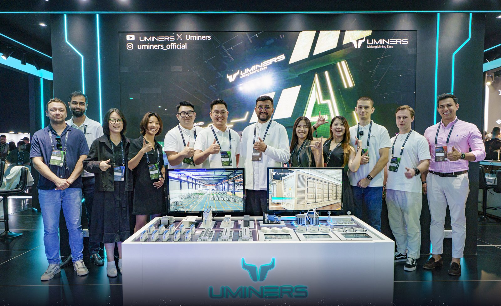 Uminers team at the exhibition booth